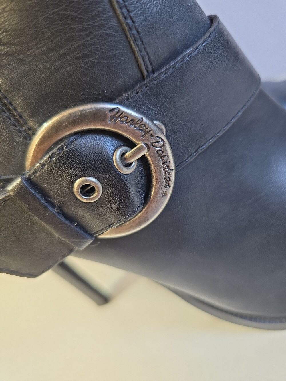 Harley Davidson Janelle Womens Black Knee-High Buckle Stiletto Boots Size 8.5 - Picture 2 of 15
